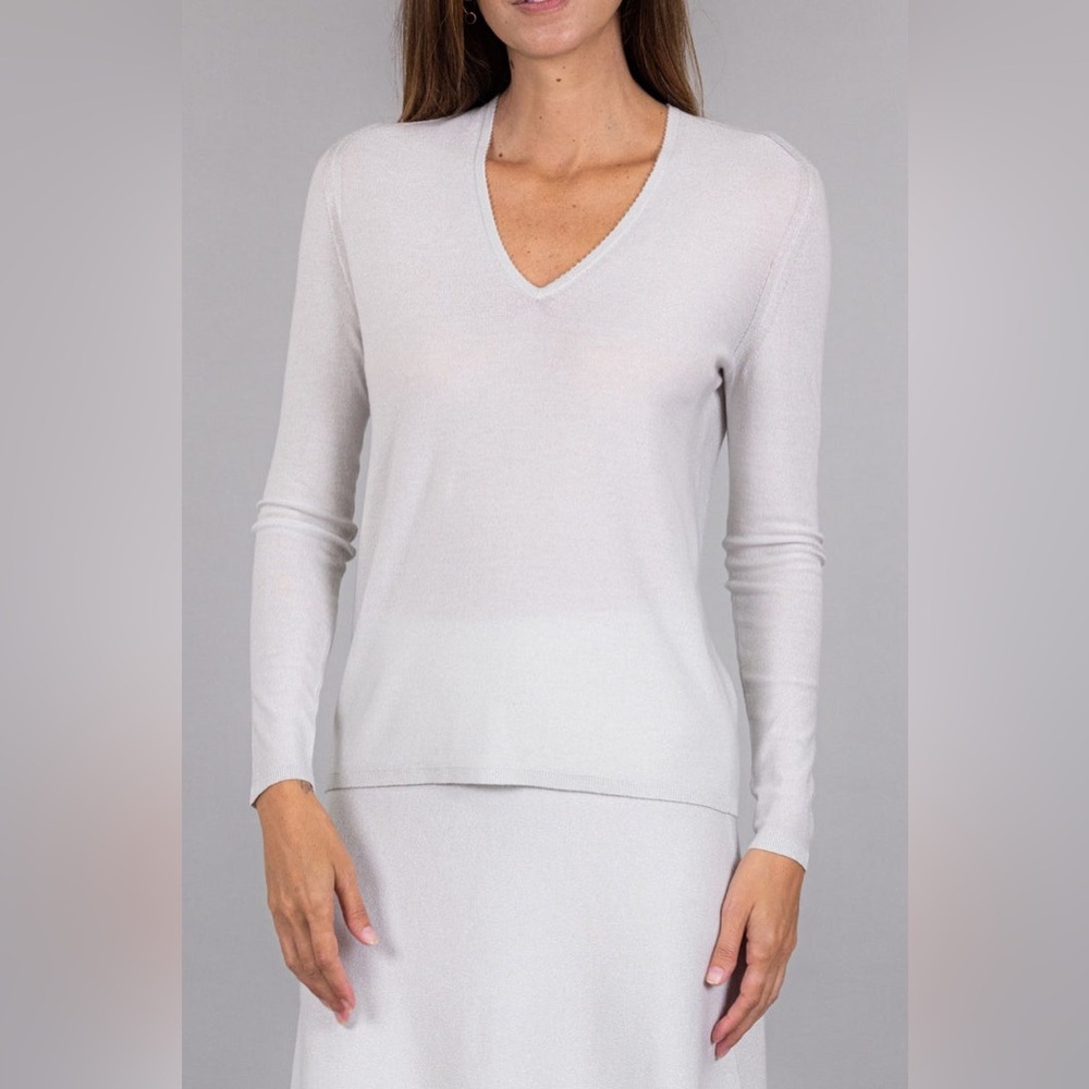 TSE Cashmere Lurex V-Neck Top in Platinum
